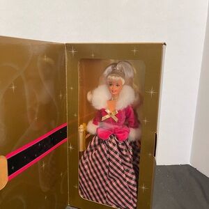 Vintage 1996 Avon Exclusive Special Edition Winter Rhapsody Barbie NBO